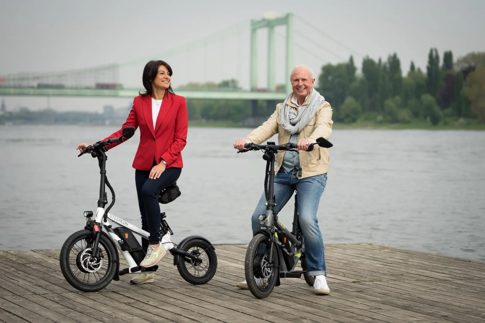 E-Scooter mit Erwachsenen und Senioren