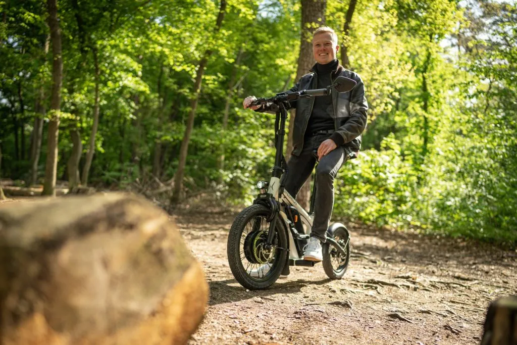 E Scooter mit großen Rädern - ideal für das Gelände und Offroad