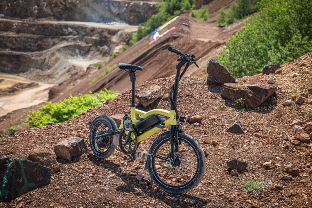 STEEREON B25 faltbares E-Klapprad Detailaufnahme – kompaktes Elektro-Klapprad mit 20/16 Zoll Laufrädern, kraftvollem 250W Heckmotor, Automatikschaltung, wartungsfreiem Riemenantrieb und ideal für Wohnmobil, Camping, Kofferraum und urbane Mobilität