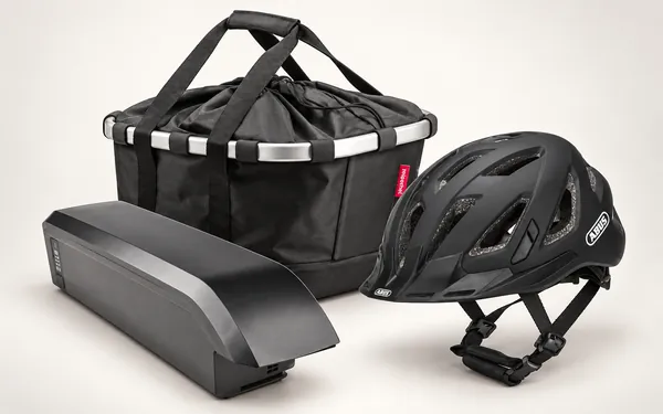 Akku, Gepäckträgerkorb und ABUS-Fahrradhelm aus dem STEEREON Zubehörshop